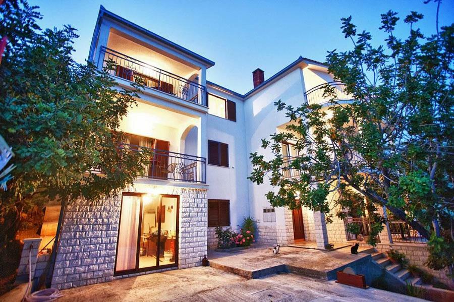 The Ana Apartments Komiža Exterior foto